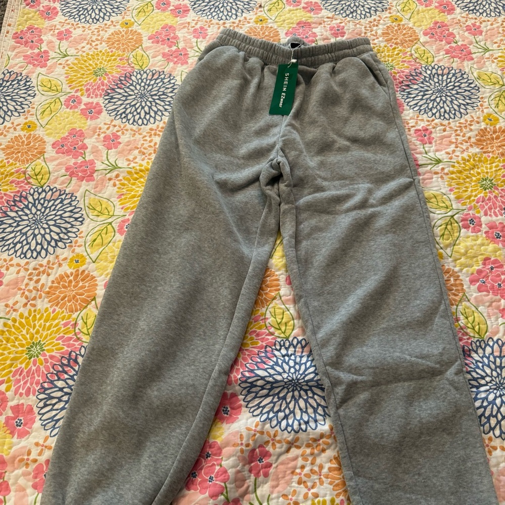 NWT large gray joggers - Picture 5 of 5